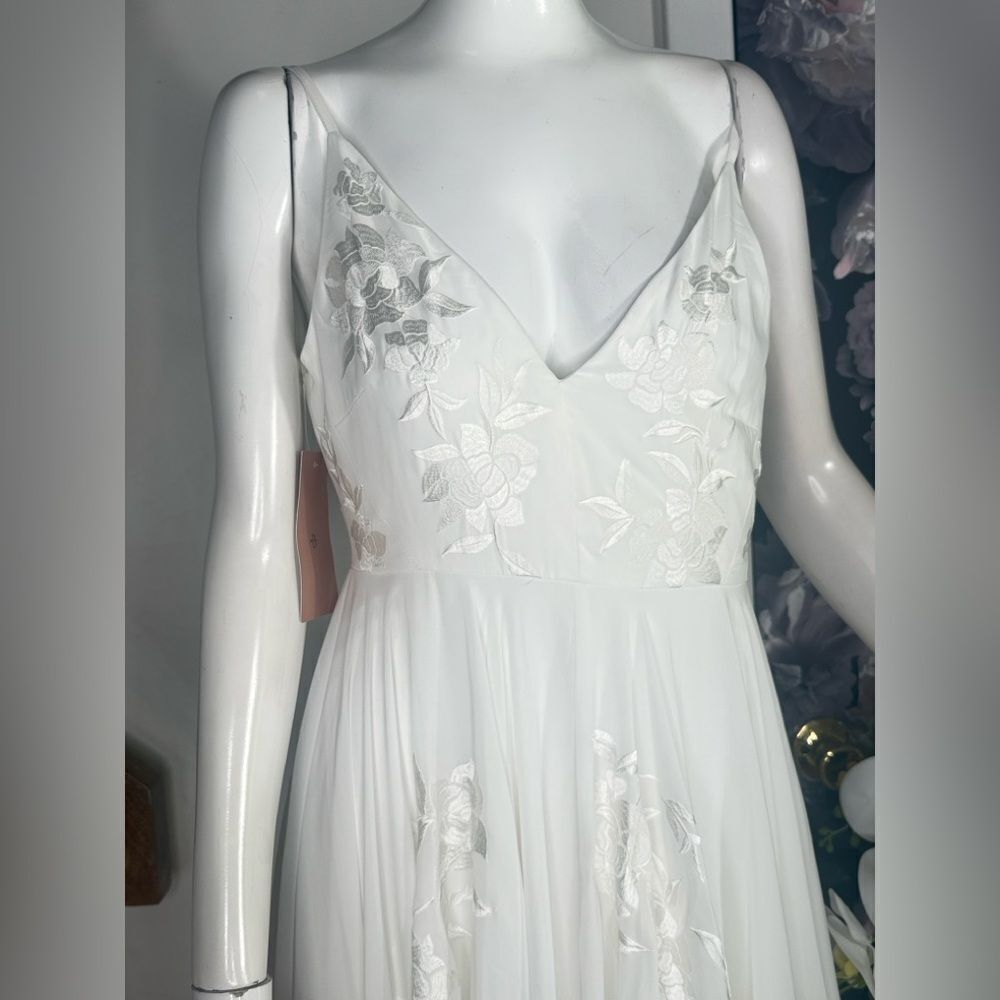 BHLDN Bonaire V-Neck Embroidered
Wedding Gown/ size 0 - Picture 11 of 16